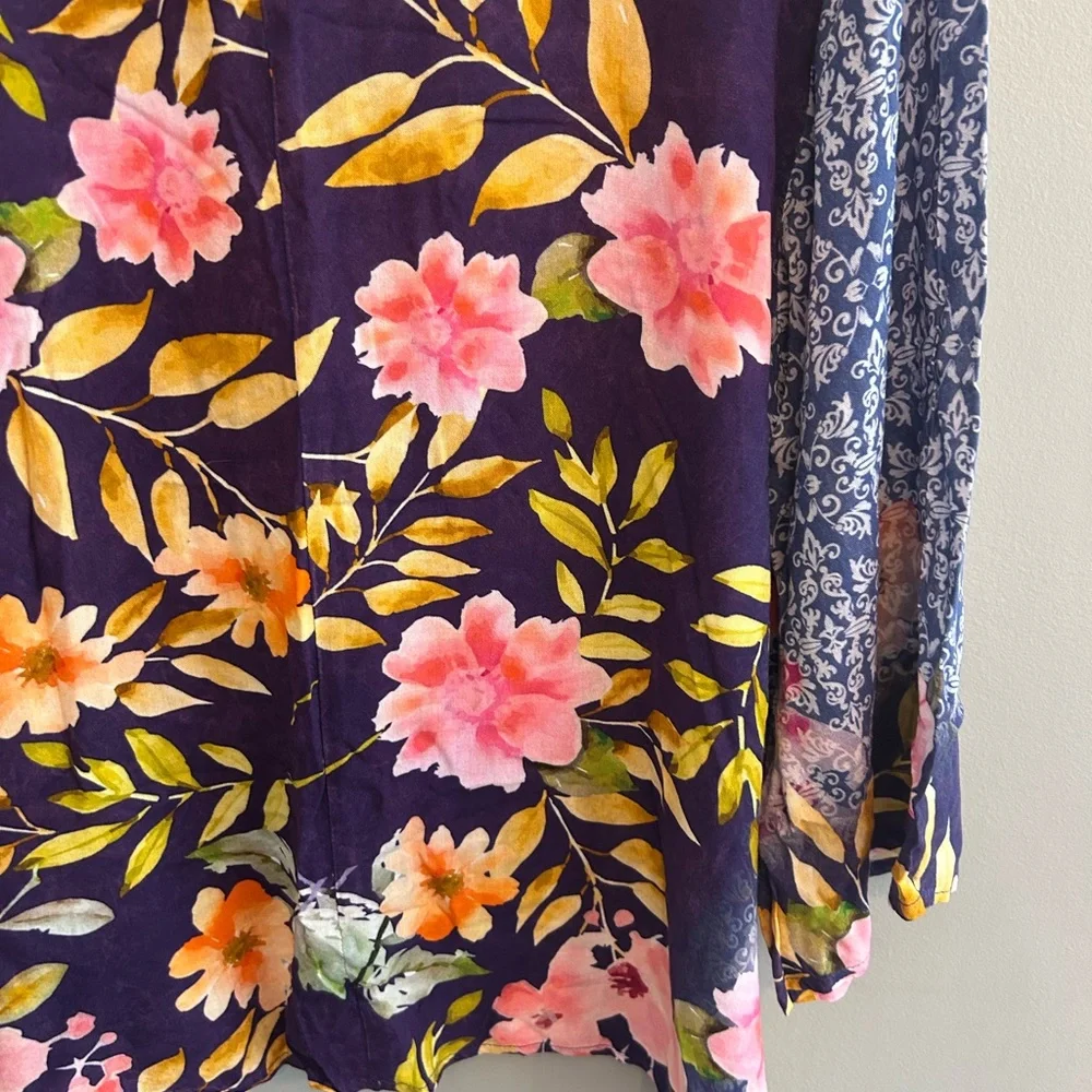 NWT Avani del amour floral bell sleeves top size S